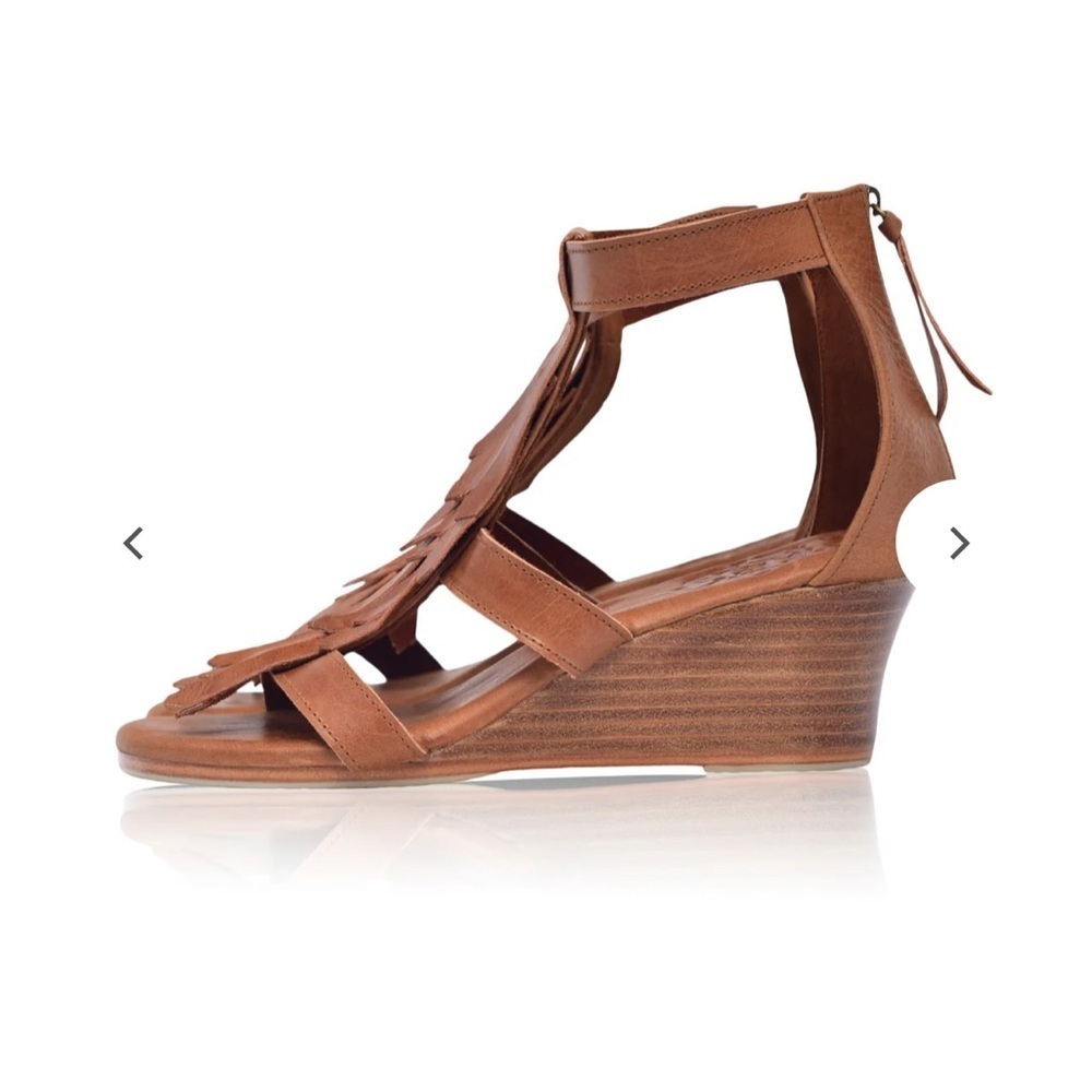 Elf Fly Away fringe sandals sz 9 lights brown leather wedge